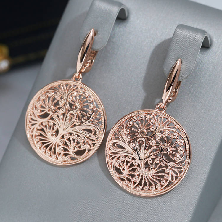 Women Accessories Dubai - Wbmqda-أقراط قطرة طويلة من الزهور المعدنية