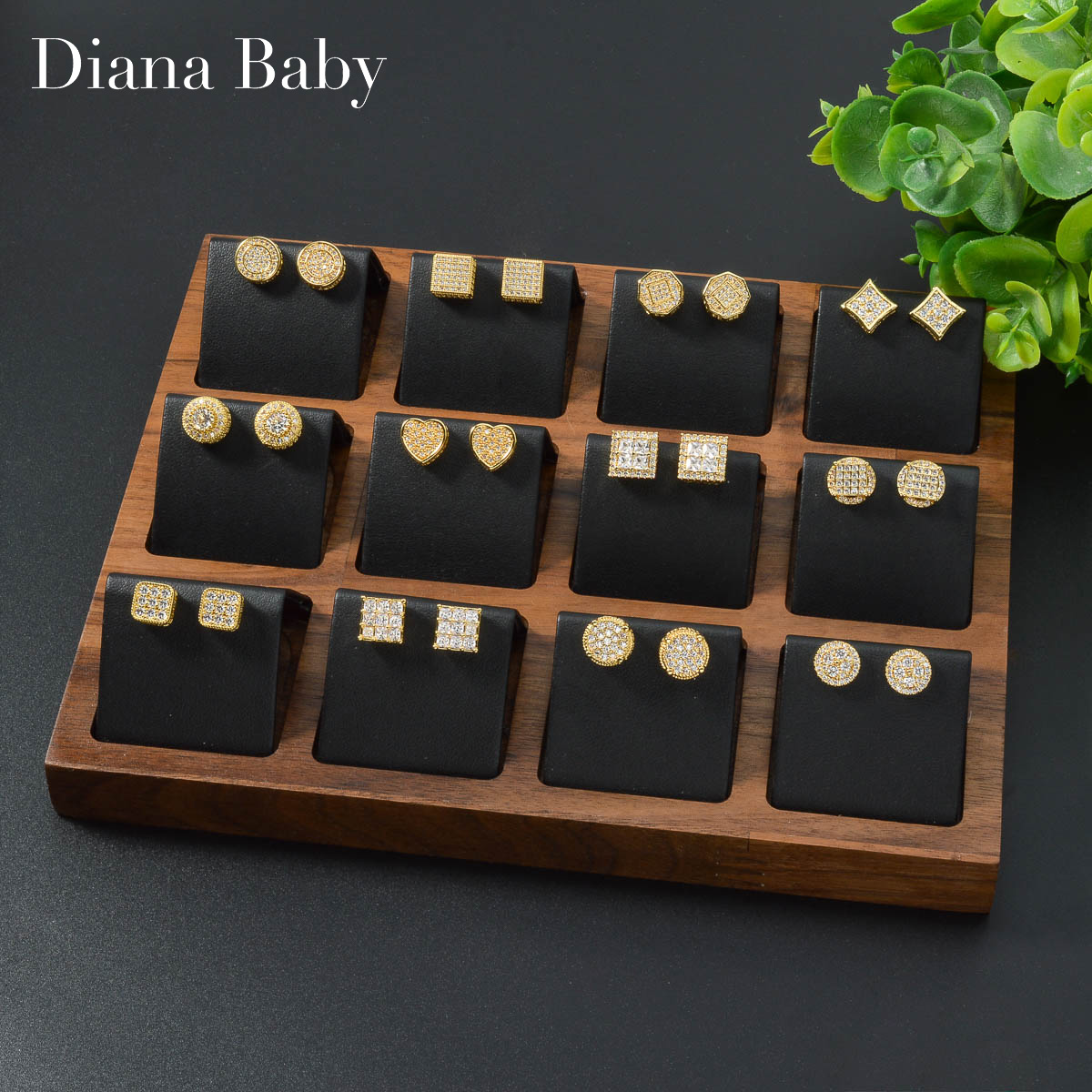 Women Accessories Dubai - ديانا بيبي أقراط ذهبية اللون اكسسوارات
