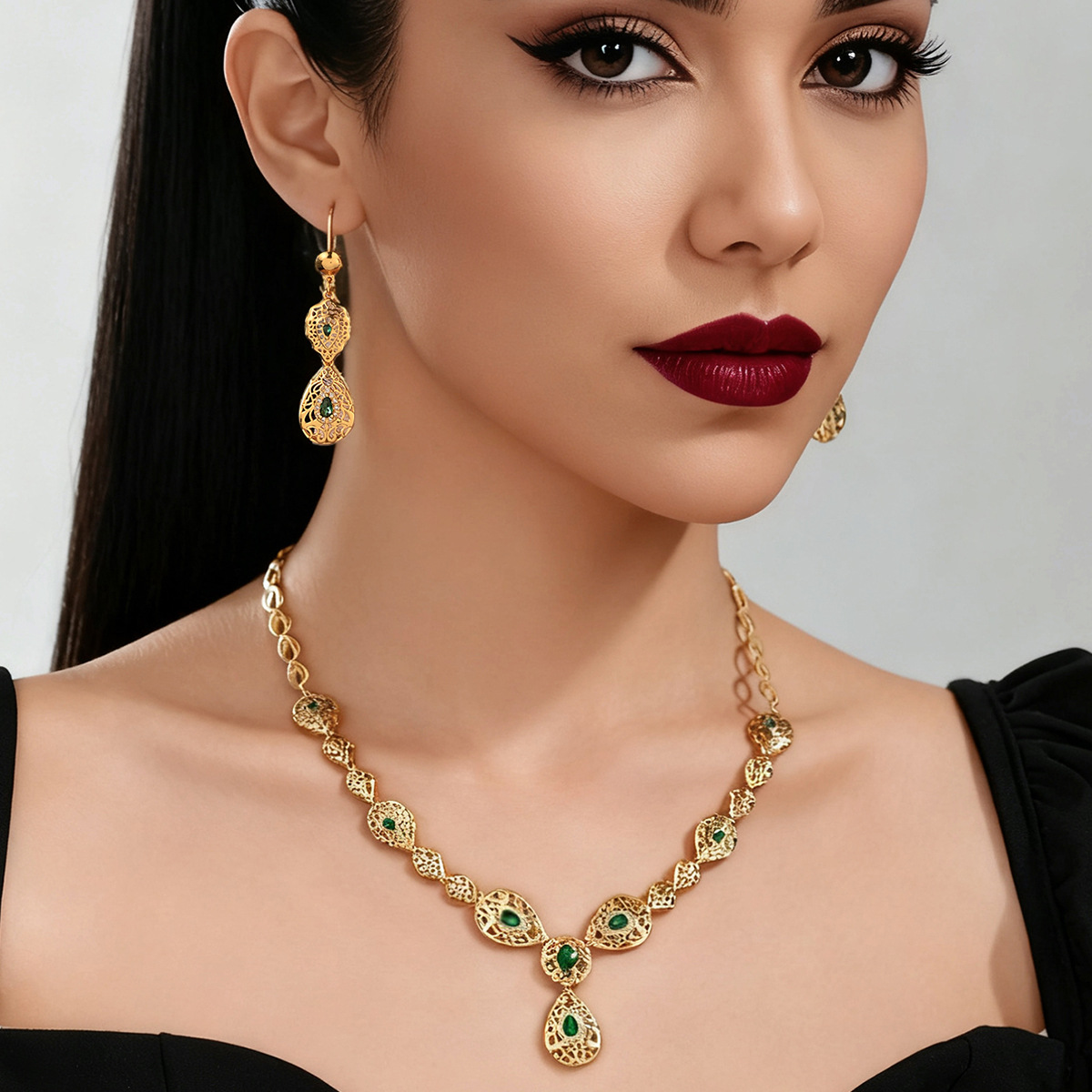 Women Accessories Dubai - طقم ذهب عيار 9999 - طقم
