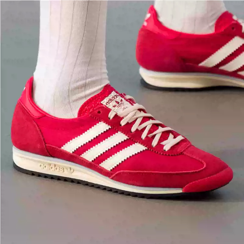 Women'S Accessories Adidas - أحذية أديداس كلوفر النسائية طراز جديد