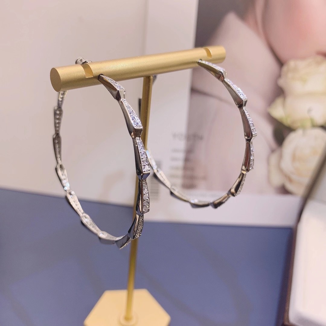 أقراط دائرية فاخرة بتصميم هندس - مراجعة Women Accessories Dubai وسعره